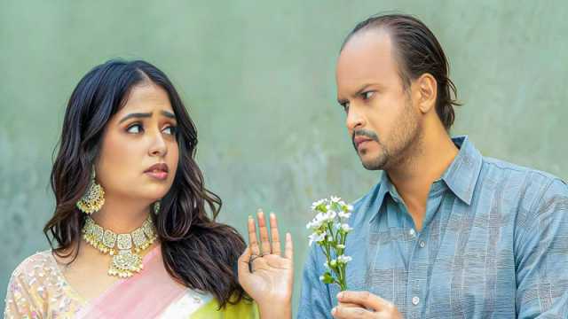 বাসর রাতে নিলয়ের টাক দেখে হিমি অজ্ঞান 