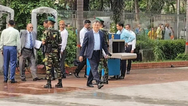 প্রধান উপদেষ্টার সঙ্গে রাজনৈতিক দলগুলোর বৈঠক শুরু