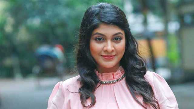 চার বছরে এক রাতও আমরা আলাদা থাকিনি: সারিকা