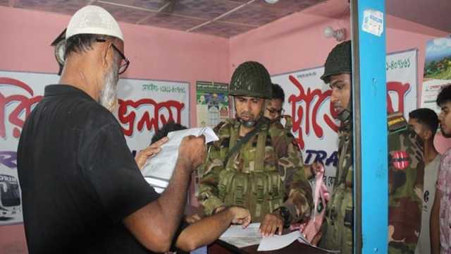 ঢাকাগামী দেড় শতাধিক যাত্রী ফেরত পেলেন ভাড়ার অতিরিক্ত টাকা