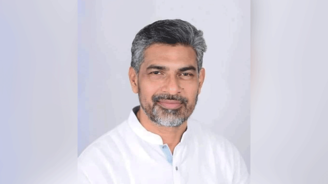 বিদেশ পালাতে গিয়ে আটক পাবনা সদর উপজেলার সাবেক চেয়ারম্যান