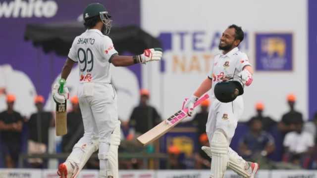 শান্ত-মুশফিকে তিনশ ছাড়ালো বাংলাদেশ