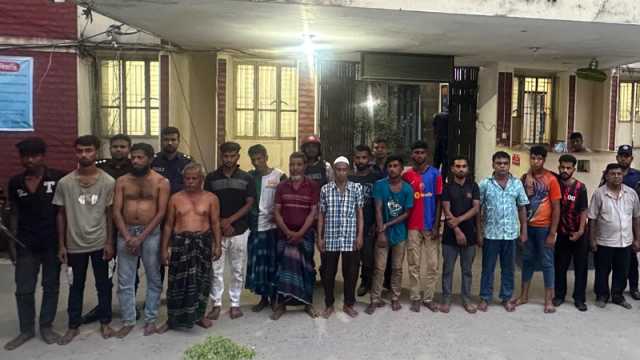 সিরাজগঞ্জে দুই মহল্লায় সংঘর্ষ: যৌথ বাহিনীর অভিযানে আটক ১৭