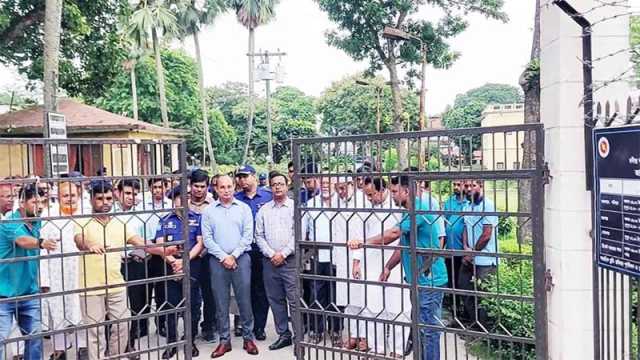 বন্ধ হওয়ার দুদিন পর দর্শনার্থীদের জন্য আবারও উন্মুক্ত রবীন্দ্র কাছারিবাড়ি