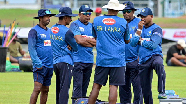 কলম্বো টেস্টের দলে আরও দুই বোলার নিল শ্রীলঙ্কা    