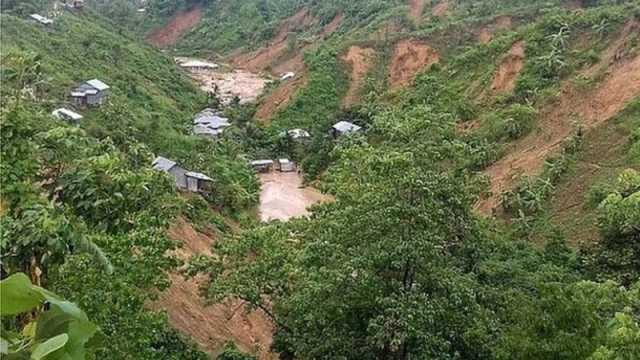 রামুতে পাহাড় ধসে শ্রমিক নিহত 