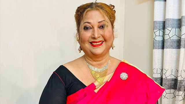 বিদেশে থাকা ছেলের বিরুদ্ধে মামলা, বিএনপি অফিসে হাজির রিনা খান