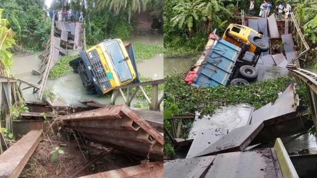 পিরোজপুরে বেইলি ব্রিজ ভেঙে খালে কয়লা বোঝাই ট্রাক, বন্ধ যান চলাচল
