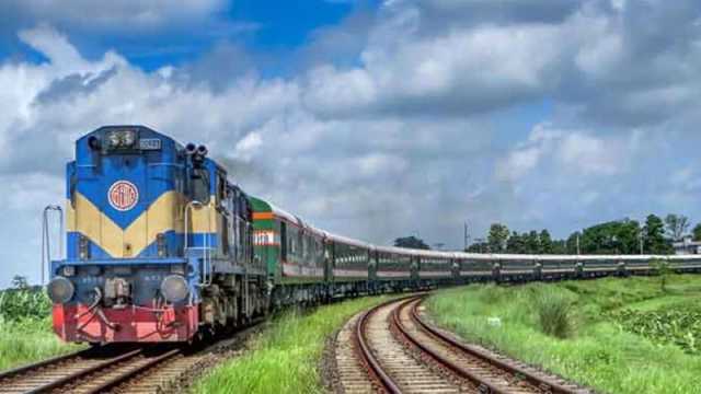 ‘রূপসা এক্সপ্রেস’ ট্রেনের যাত্রীকে মারধর, থানায় অভিযোগ