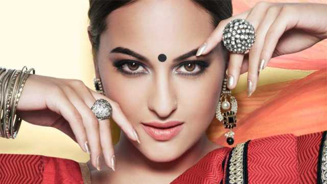 ভূতের ভয়ে বাড়ি ছেড়েছিলেন সোনাক্ষী!