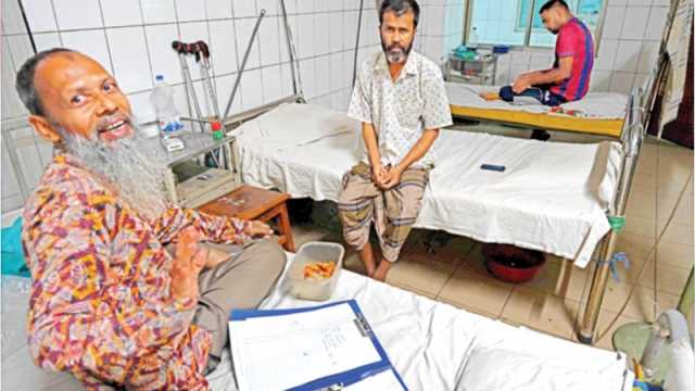 ভোগান্তি সীমাহীন, টনক নড়ছে না সরকারের