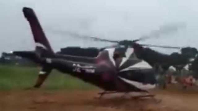 ধানক্ষেতে দুই ঘণ্টা আটকে ছিল হেলিকপ্টার