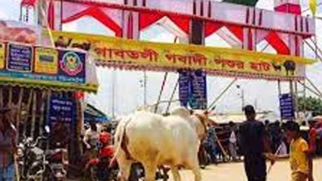 রাজধানীর ২২ পশুর হাট ক্রেতার অপেক্ষায়