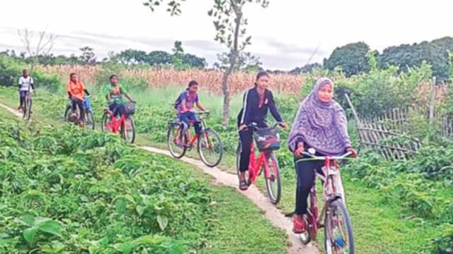 সাইকেলে নারীর আত্মবিশ্বাস