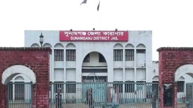 এক ডিম ৫৫ টাকা চারটি পান ৩০