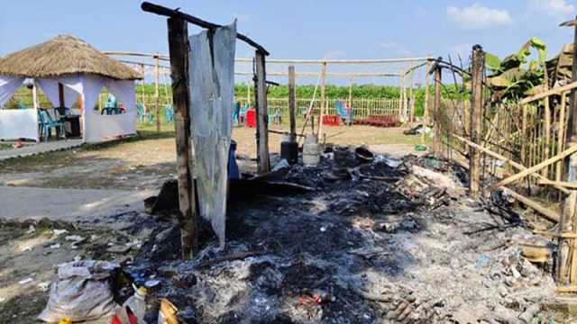 চার বন্ধুর ক্যাফে পুড়ল শত্রুতার আগুনে