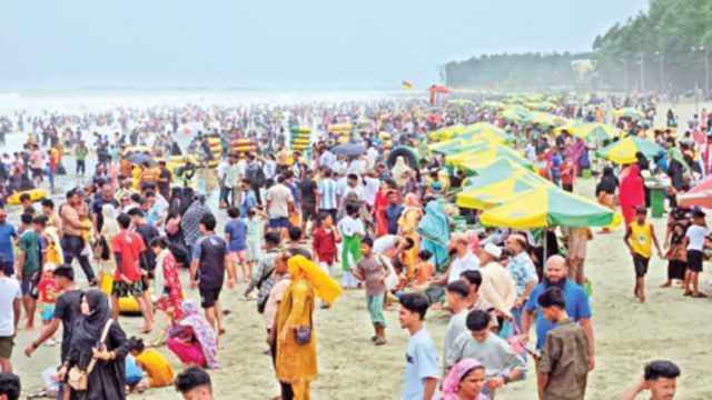 পর্যটকে টইটম্বুর কক্সবাজার সাত দিনে গেছেন ৮ লাখ