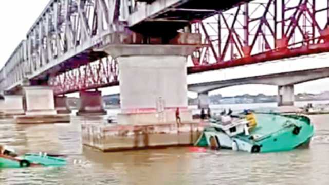 দ্বিতীয় ট্রিপেই মেঘনায় ডুবল বালুবাহী বাল্কহেড