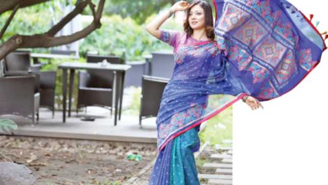 বর্ষায় যেমন পোশাক