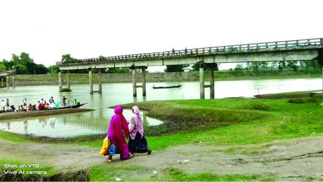 চরাঞ্চলের মানুষের দুঃখ ভাঙা সেতু