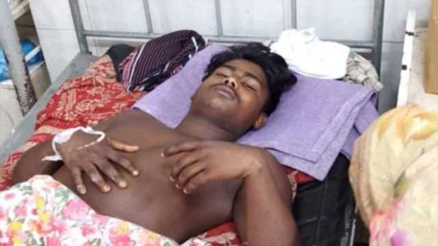 ‘আমরা গরিব, তাই এইভাবে ছেলেডারে পঙ্গু কইরা দিল’