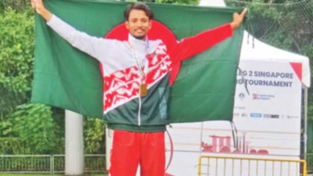 আরচার আলিফের সোনালি হাসি
