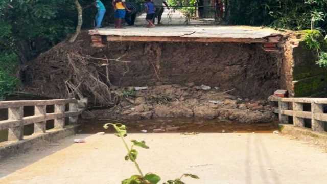 সংস্কার নেই সেতুর, ধসে না পড়লে নজর দেওয়া মানা