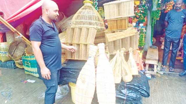 ‘যদি কিনন চাঁই মাছর অভাব নাই’