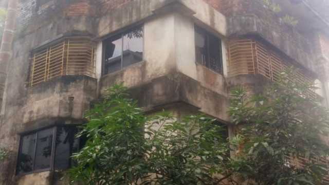 ক্ষমতার পরিবর্তনে প্রবাসীর বাড়ির দখলদার বদল