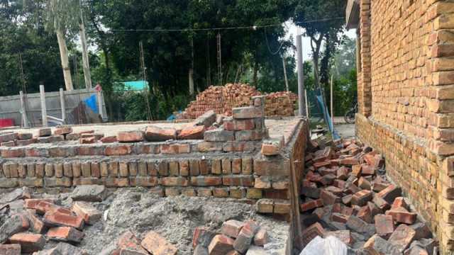 চাঁদা না পেয়ে বাড়ি ভাঙচুর