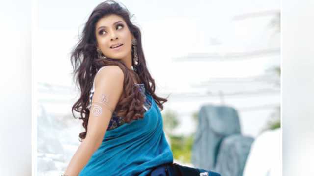 বিশ্বরঙে নীল উৎসব