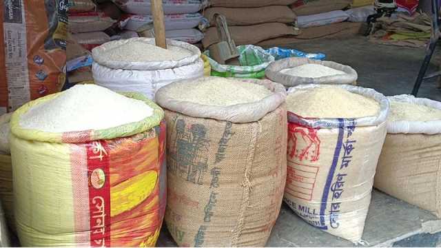 সিন্ডিকেটে বাড়ছে চালের দাম