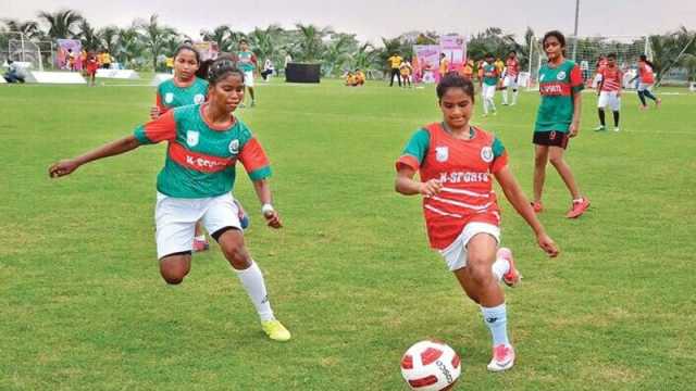 পরিবারের অনীহায় খেলাধুলায় যেতে পারে না মেয়েরা
