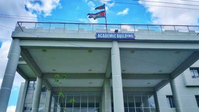 স্থায়ী কোনো শিক্ষক নেই বিপাকে শিক্ষার্থীরা