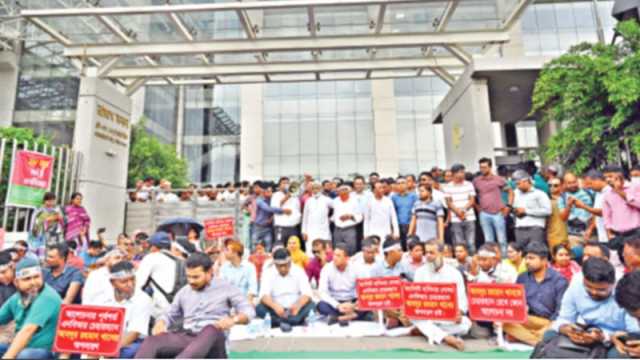 আন্দোলনে স্থবির এনবিআর আমদানি-রপ্তানি ব্যাহত