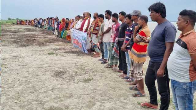 পদ্মা নদীর ভাঙন রোধে ব্যবস্থা নেওয়ার দাবি