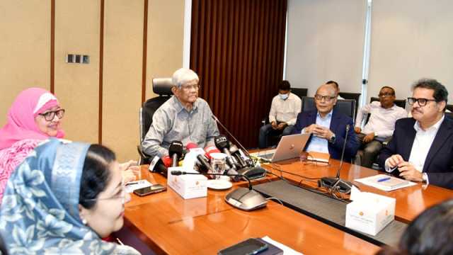এনবিআর কর্মকর্তাদের বিরুদ্ধে দুদকের কার্যক্রমে সরকারের হস্তক্ষেপ নেই: অর্থ উপদেষ্টা