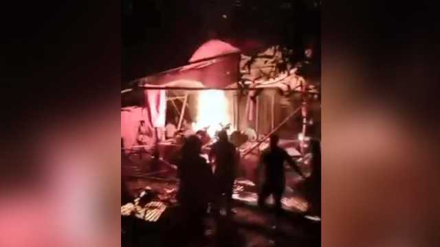 বাবুগঞ্জে মেলা ও যাত্রার প্যাণ্ডেল ভাঙচুর, আগুন দিলেন শতাধিক লোক