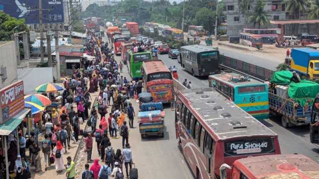 গাজীপুরে দুই মহাসড়কে যানবাহনের অতিরিক্ত চাপ, ধীরগতি