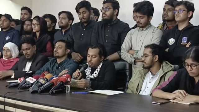 ঘোষণাপত্র নিয়ে সরকারের উদ্যোগে ধীরগতিতে নিন্দা ছাত্রদের