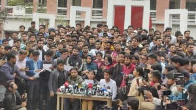 ঢাবি প্রো-ভিসি মামুনের পদত্যাগসহ ছয় দাবিতে ৪ ঘণ্টার আল্টিমেটাম