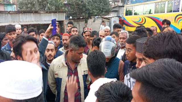 বাসে বিএম কলেজছাত্রী লাঞ্ছিত, ঢাকা-কুয়াকাটা মহাসড়ক অবরোধ
