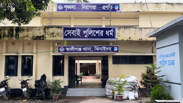 ঝিনাইদহে চিনি খেতে বাধা দেওয়ায় মারামারি, আটক ২