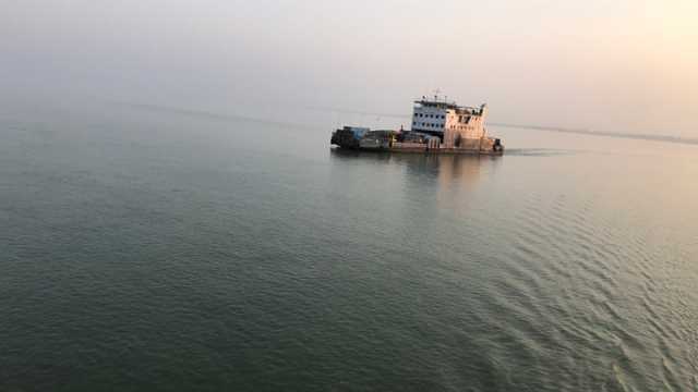 দৌলতদিয়া-পাটুরিয়া নৌপথে ফেরি চলাচল বন্ধ