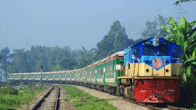 রানিং স্টাফরা কর্মবিরতিতে, রেলে ভোগান্তির শঙ্কা