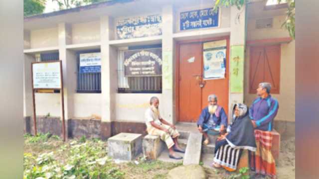চারঘাটে খেয়ালখুশির গ্রামীণ স্বাস্থ্যসেবা