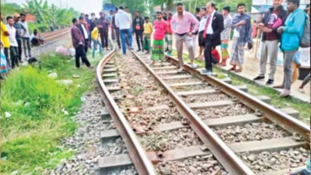 অল্পে রক্ষা পেল ১২শ যাত্রী