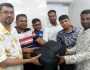স্বর্ণভর্তি ব্যাগ ফেরত দিয়ে সততার দৃষ্টান্ত গড়লেন অটোরিকশাচালক